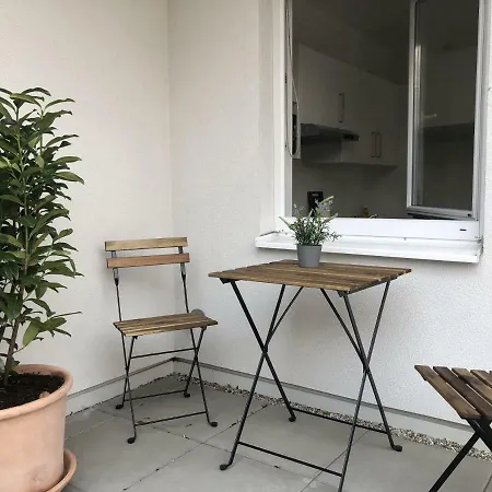 Apartment High 5 *